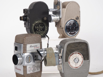Vente aux enchères Lot de quatre caméras 8mm : - BELL   HOWELL 605 n°B6675 - BELL   HOWEL