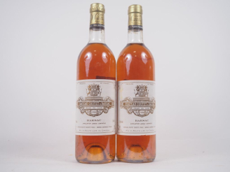 Vente aux enchères 2 BOUTEILLES CHÂTEAU COUTET 1er CC SAUTERNES - 1988 - BG