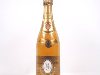 Vente aux enchères 1 BOUTEILLE CHAMPAGNE CRISTAL ROEDERER - 1982 - NIVEAU BAS 