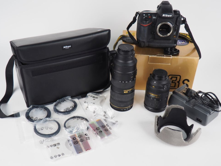 NIKON D3S. Appareil photographique reflex n°2049050 avec deux objectif