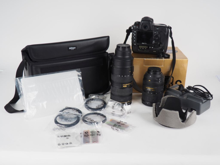 NIKON D3S. Appareil photographique reflex n°2049050 avec deux objectif