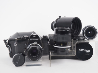 Vente aux enchères NIKKORMAT EL. Appareil photographique n°5568247 avec sa housse et quat