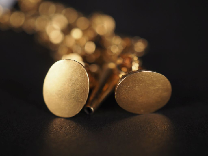 Ravissant collier en or jaune 750, maille jaseron, agrémenté de trois 