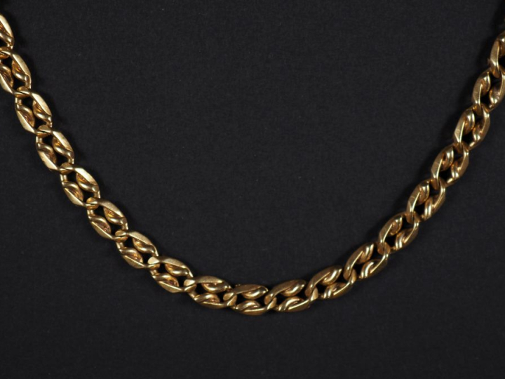 Giletière en or jaune 750, maille gourmette fantaisie.  Long. 41 cm Po