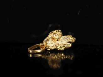 Vente aux enchères Pendentif en or jaune 750, serti d'une pépite.  H. totale : 2 cm Poids