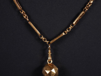 Vente aux enchères Collier en or jaune 750, maille fantaisie à maillons forçat et rectang