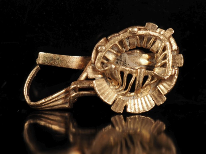 Pendentif abstrait en or jaune 750.  2,7 x 1,5 cm Poids. 3,71 g  (atta