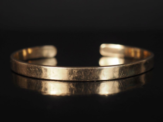 Vente aux enchères Bracelet jonc en or jaune 750.  Larg. 0,5 cm Poids. 26,64 g