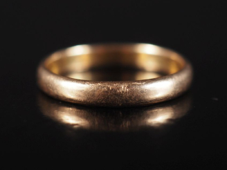 Vente aux enchères Alliance en or jaune 750.  TDD. 51 Poids. 2,45 g