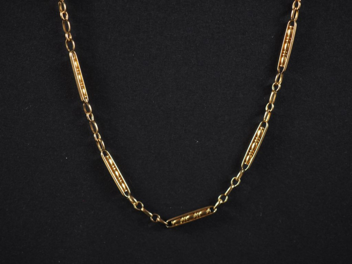 Ravissante chaine en or jaune 750, maille forçat agrémentée de maillon