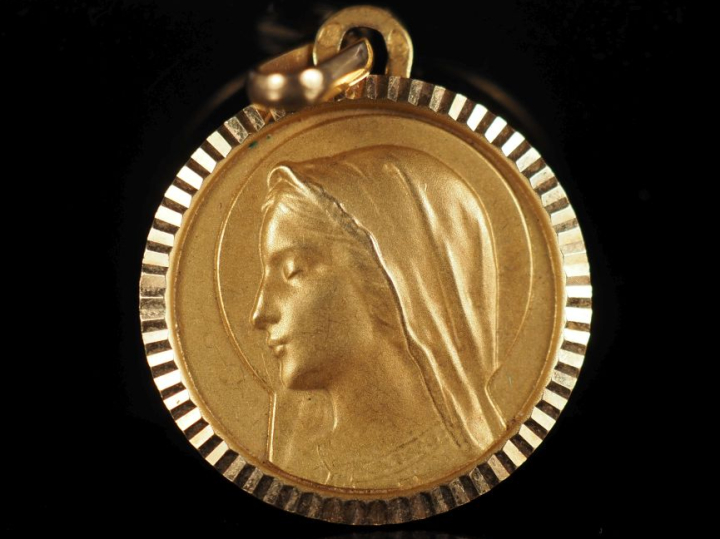 Médaille religieuse en or jaune 750, figurant la Sainte Vierge de prof