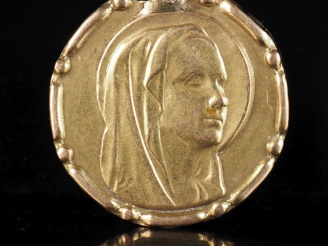Vente aux enchères Médaille religieuse en or jaune 750, figurant la Sainte Vierge de prof