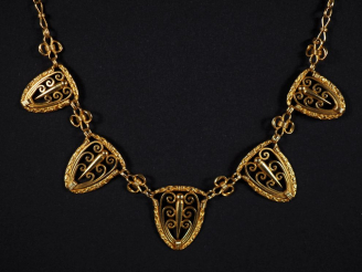 Vente aux enchères Ravissant collier de style Louis XVI en or jaune 750, maille fantaisie