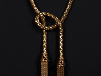Vente aux enchères Ravissant collier en or jaune 750, maille ronde imitant une corde, ter