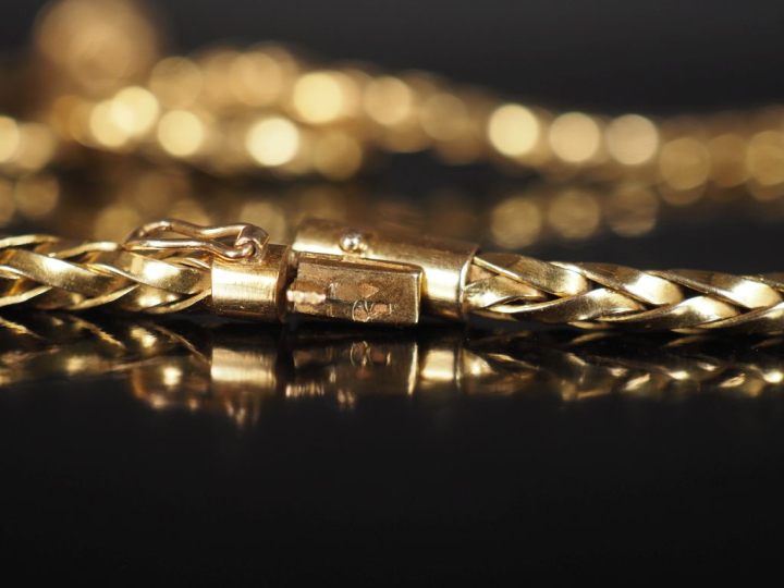 Ravissant collier en or jaune 750, maille ronde imitant une corde, ter