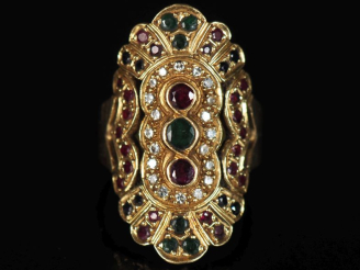 Vente aux enchères Jolie bague de style byzantin en or jaune 750, sertie de petits diaman