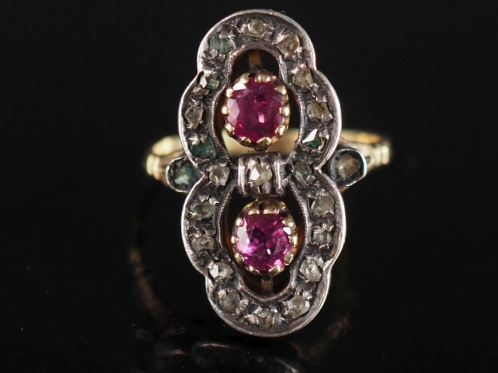 Bague de forme marquise en or jaune 750 et argent, sertie de deux pier