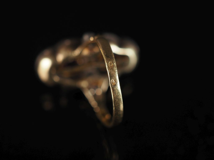 Bague de forme marquise en or jaune 750 et argent, sertie de deux pier