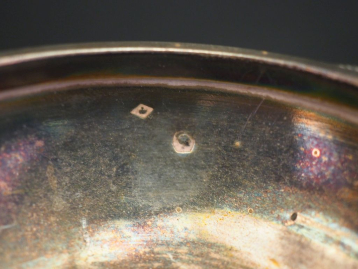 Ensemble comprenant :  - un petit vase de style Art Nouveau en argent,