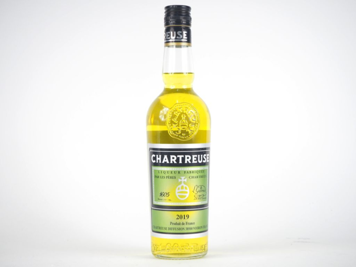 1 BOUTEILLE (50 CL) CHARTREUSE JAUNE ÉPISCOPALE "FOUS DE CHARTREUSE" -