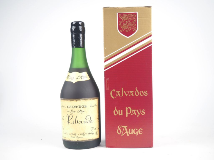 1 BOUTEILLE CALVADOS "HORS D'AGE" LA RIBAUDE 42 % - COFFRET 