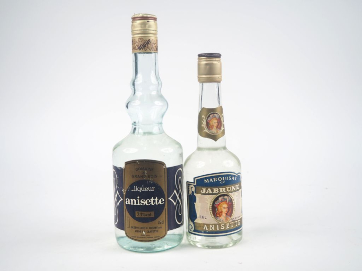 2 BOUTEILLES ANISETTE : 1 DOMAINE DU GRAND BOIS - 1 MARQUISAT DE JABRU