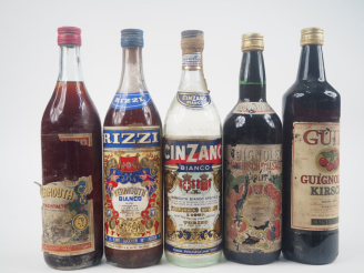 Vente aux enchères 5 BOUTEILLES : 1 GUIGNOLET GUIKI CUSENIER / 1 GUIGNOLET DOLFI / 1 VERM