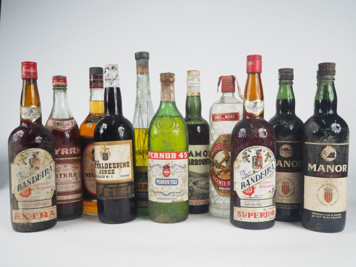 12 BOUTEILLES : 3 VIN DOUX NATUREL MANOR / 1 VINO BANDEIRA SUPERIOR / 