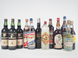 Vente aux enchères 12 BOUTEILLES : 3 VDN MANOR / 2 CINZANO : 1 ROSÉ - 1 BLANCO / 1 ALVEAR