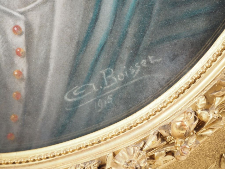 BOISSET.  "portrait d'élégante au collier de perles" Pastel, signé en 