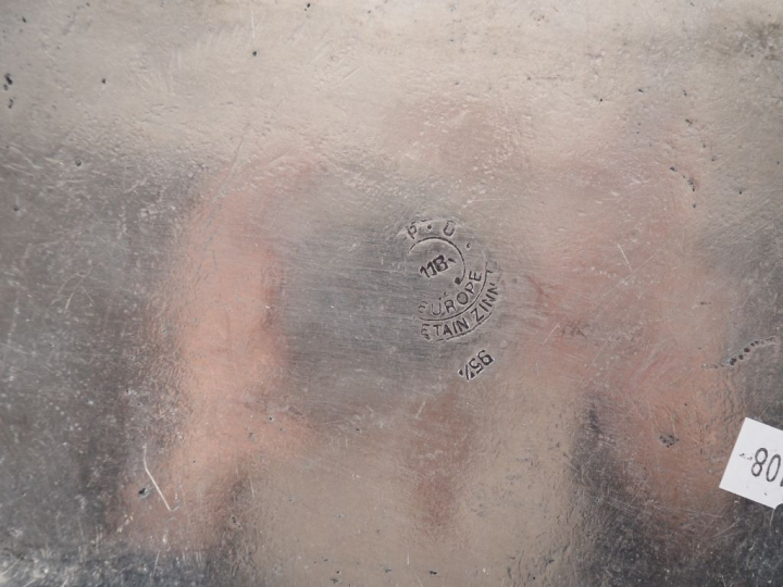 Corbeille et une coupelle de style Art Nouveau en étain.