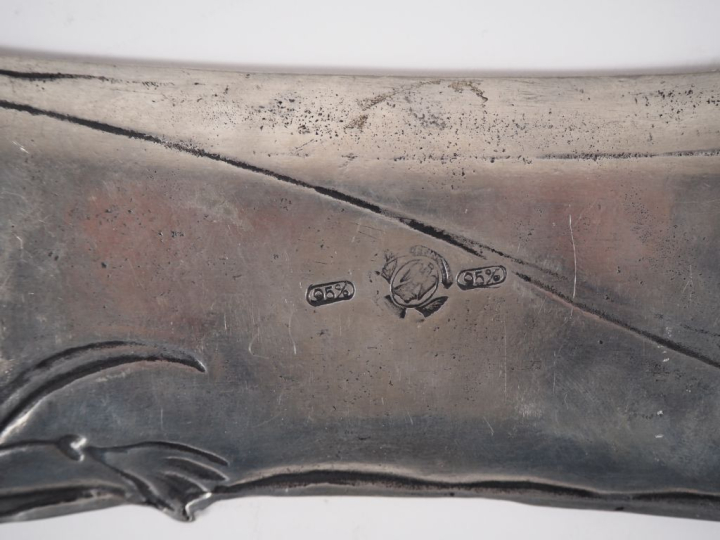 Corbeille et une coupelle de style Art Nouveau en étain.