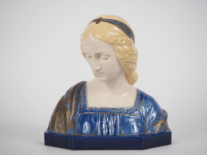 Sculpture 1900 en céramique polychrome "portrait de jeune fille en bus