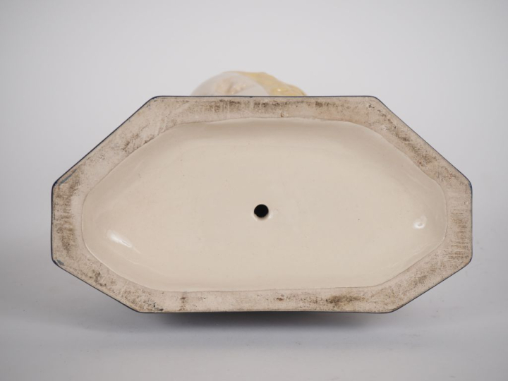 Sculpture 1900 en céramique polychrome "portrait de jeune fille en bus