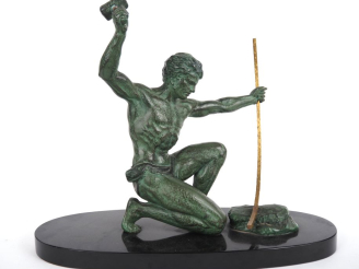Vente aux enchères G. HERVOR.  "Héraclès"  Sculpture en bronze à patine verte, sur un soc
