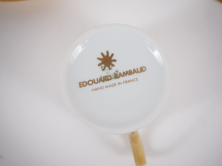 Edouard RAMBAUD.  6  tasses et sous tasses et cuillères en porcelaine 