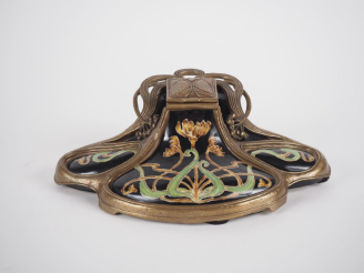Vente aux enchères Encrier de style Art Nouveau en céramique émaillée à décor de fleurs p