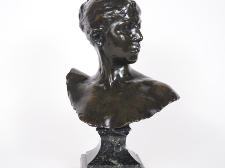 FALGUIERES.  "Diane chasseresse" Sculpture en bronze, à patine brune s