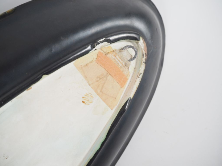 J. G. PICARD.  Plat ovale en céramique flammée polychrome.  (égrenures