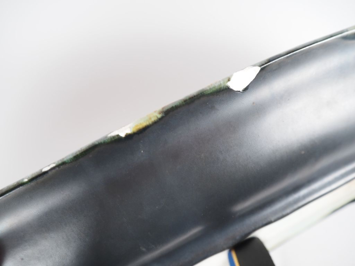 J. G. PICARD.  Plat ovale en céramique flammée polychrome.  (égrenures