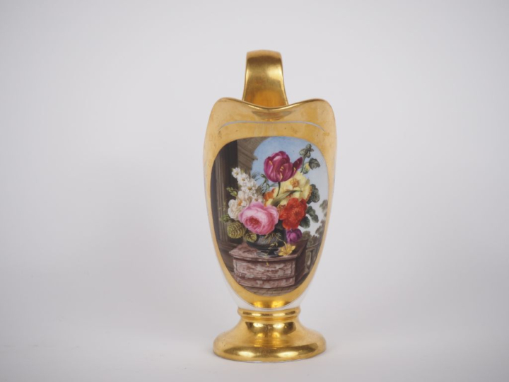 Pot à lait XIXème en porcelaine de Paris, à décor de bouquet de fleurs