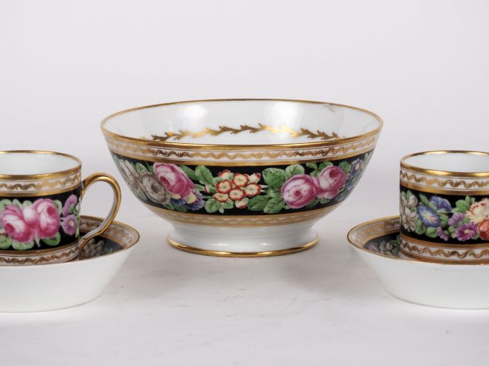 Paire de tasses et sous tasses "litron" en porcelaine de Paris, à déco