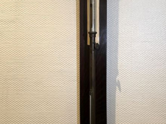 Vente aux enchères LEHALLE à Paris. Baromètre de laboratoire. Signé. L. 110 cm