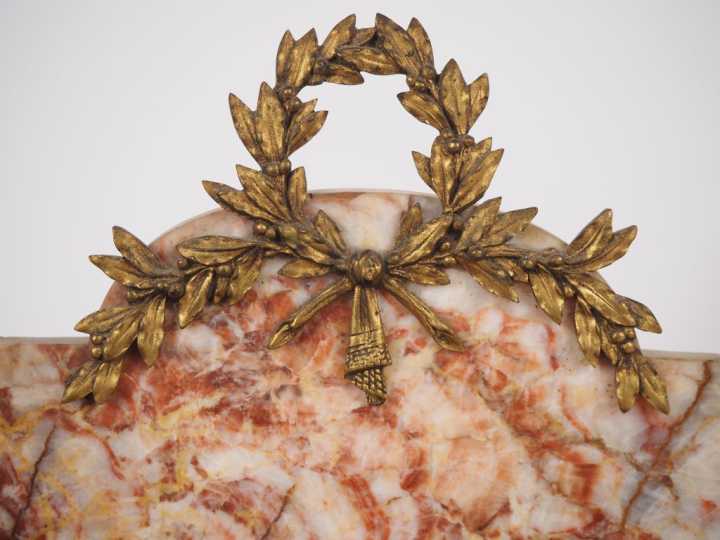 Nécessaire de bureau en onyx de style Louis XVI et métal doré comprena