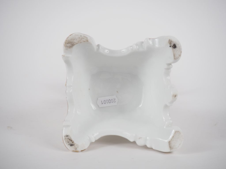 Porte plumes Napoléon III en porcelaine de Paris, à décor de gentilhom
