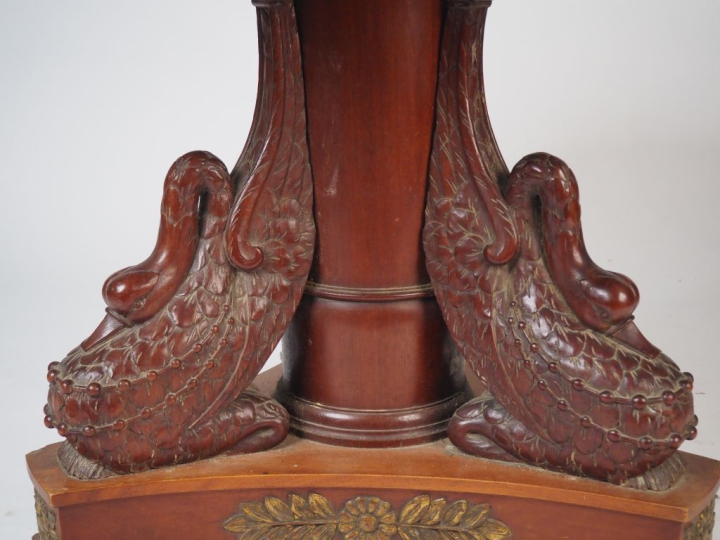 Console et grand guéridon de style Empire en acajou et placage d'acajo