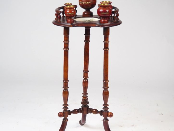 Nécessaire de fumeur Napoléon III en bois teinté, laiton et porcelaine