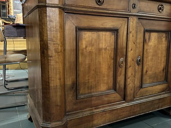 Grande enfilade Restauration en merisier, ouvrant à cinq portes et cin