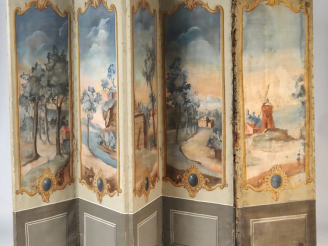 Vente aux enchères Paravent en toile peinte de style Louis XV à décor de paysage, cinq br