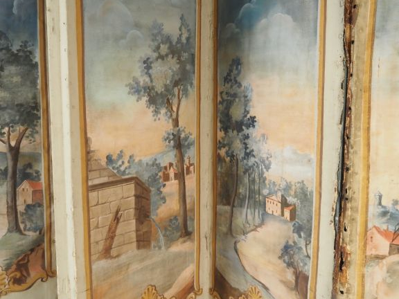 Paravent en toile peinte de style Louis XV à décor de paysage, cinq br